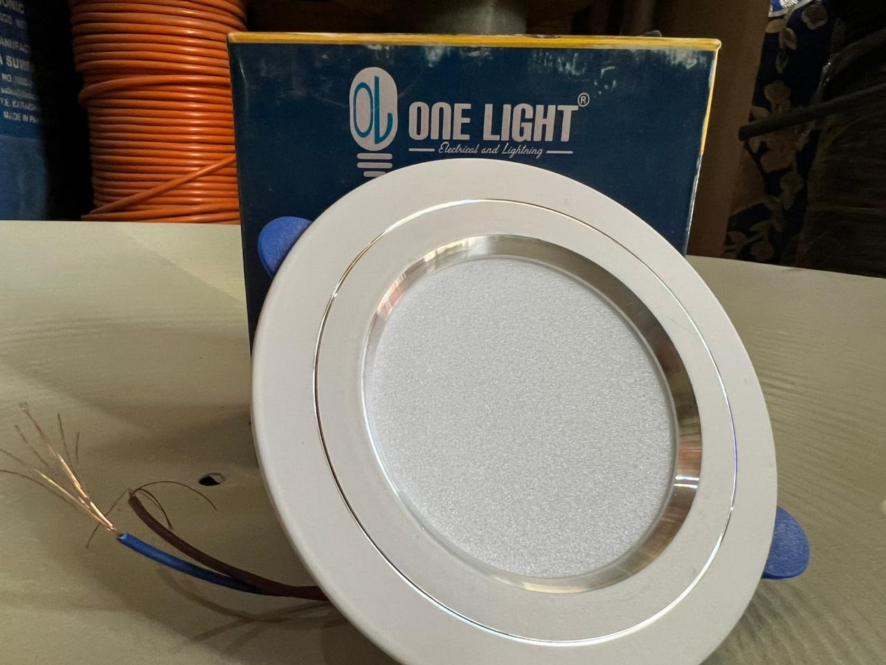 one light led 7 watt cealing light.